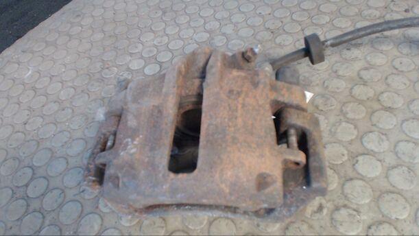 Foto: BREMSSATTEL VORN RECHTS eines Audi 80 2.0 E