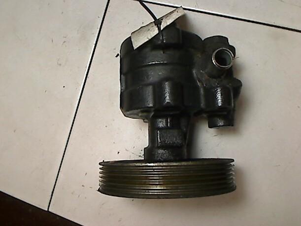 Foto: LENKGETRIEBEPUMPE eines Renault R 19 1.8s RT
