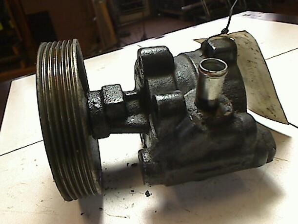 Foto: LENKGETRIEBEPUMPE eines Renault R 19 1.8s RT
