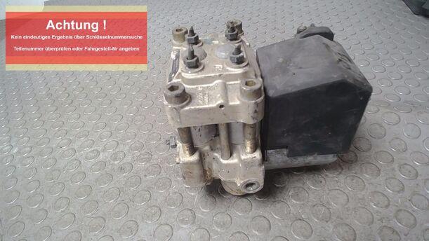 Foto: HAUPTBREMSAGGREGAT ABS eines Nissan Primera 2.0 SLX