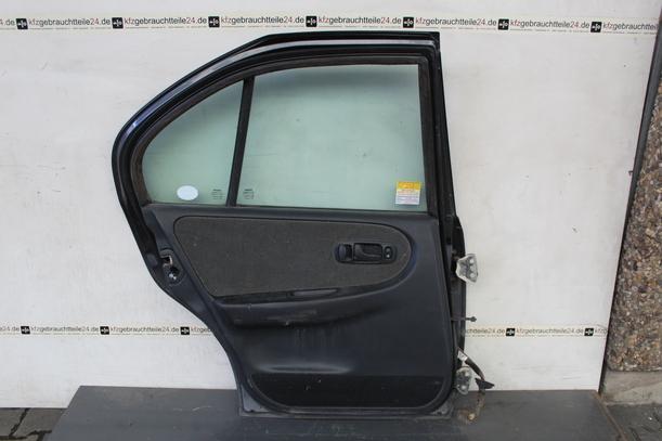 Foto: TÜR HINTEN LINKS eines Nissan Primera 2.0 SLX