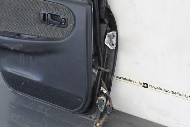 Foto: TÜR HINTEN LINKS eines Nissan Primera 2.0 SLX