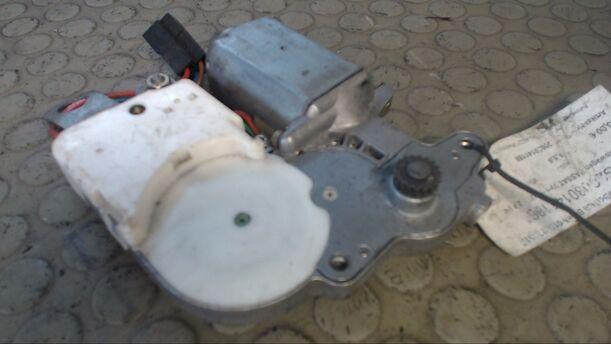 Foto: SCHIEBEDACHMOTOR eines VW Passat Variant 2.8 VR6 GL