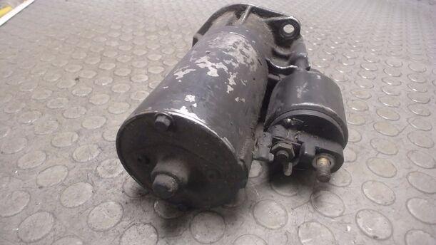 Foto: ANLASSER / STARTER BOSCH eines Ford Scorpio V6 GL