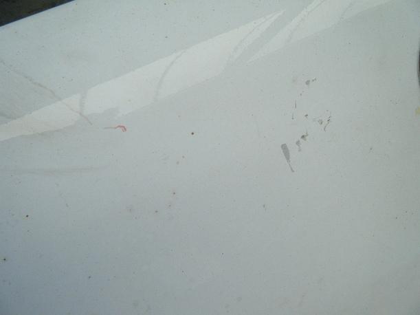 Foto: MOTORHAUBE eines Opel Corsa LS