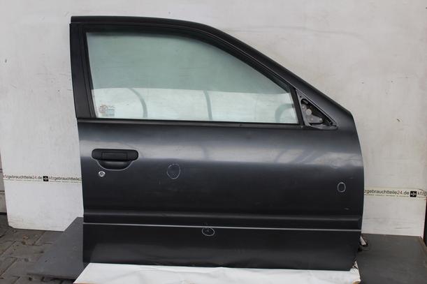 Foto: TÜR VORN RECHTS GRAU-MET KH2G eines Nissan Primera 1.6 SLX