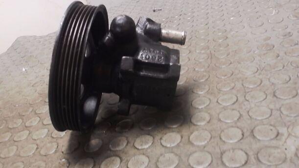 Foto: LENKGETRIEBEPUMPE eines Opel Omega GL