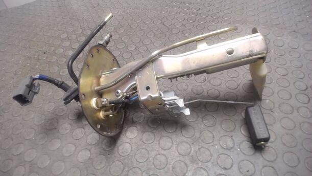 Foto: KRAFTSTOFFPUMPE eines Toyota Starlet 1.3 XLi