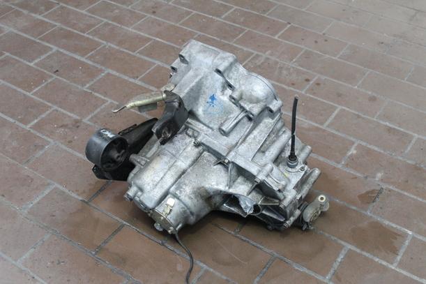 Foto: SCHALTGETRIEBE eines Nissan Sunny LX