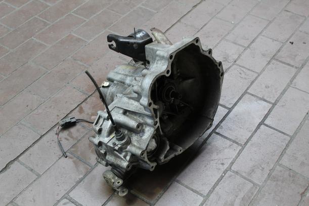 Foto: SCHALTGETRIEBE eines Nissan Sunny LX