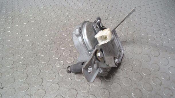 Foto: HECKSCHEIBENWISCHERMOTOR HINTEN eines Nissan Primera 2.0 SLX