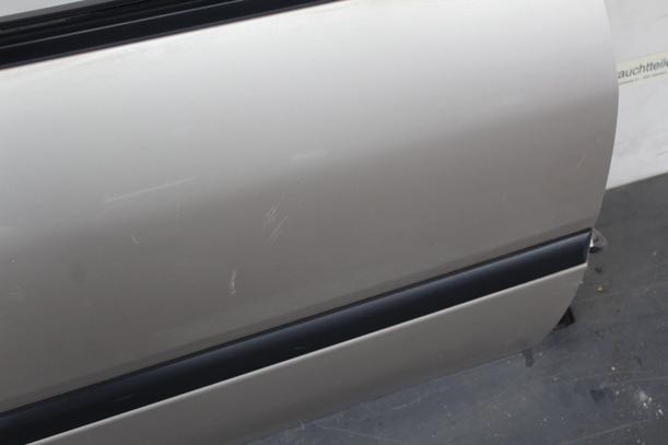 Foto: TÜR VORNE RECHTS eines Nissan Primera 2.0 SLX