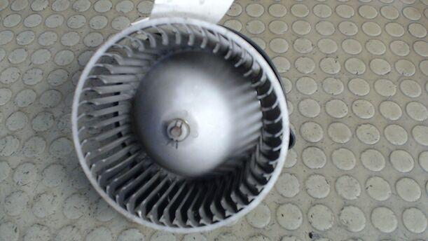 Foto: GEBLÄSEMOTOR / HEIZUNGSGEBLÄSE eines Mazda 323 1.6i 16V GLX