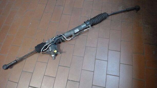 Foto: SERVOLENKUNG eines Nissan Sunny LX
