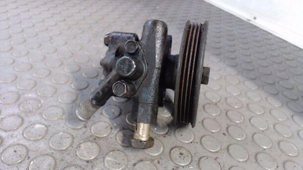 Foto: SERVOPUMPE / LENKGETRIEBEPUMPE eines Nissan Sunny LX