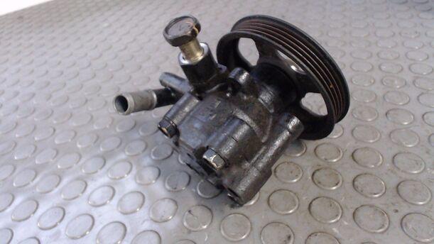 Foto: SERVOPUMPE / LENKGETRIEBEPUMPE eines Nissan Sunny LX