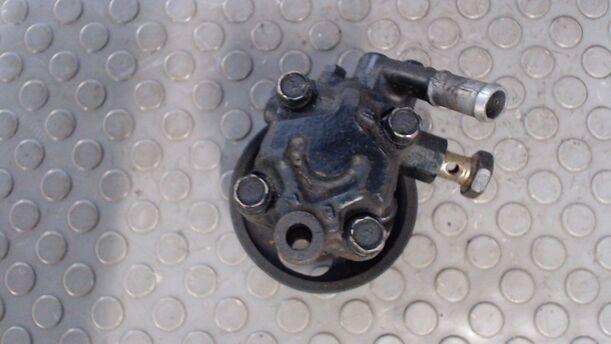Foto: SERVOPUMPE / LENKGETRIEBEPUMPE eines Nissan Sunny LX