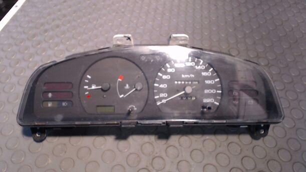 Foto: TACHOEINHEIT eines Nissan Sunny LX