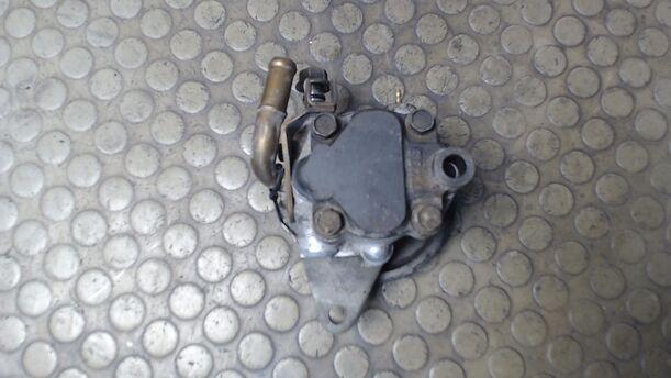 Foto: LENKGETRIEBEPUMPE / SERVOPUMPE eines Mazda 323 1.6i 16V GLX