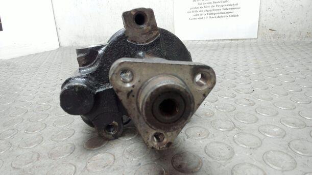 Foto: SERVOPUMPE / LENKGETRIEBEPUMPE eines Ford Sierra Turnier CL