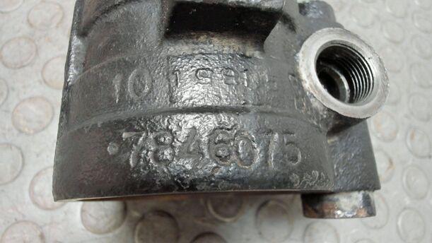 Foto: SERVOPUMPE / LENKGETRIEBEPUMPE eines Ford Sierra Turnier CL