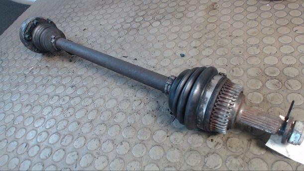 Foto: ANTRIEBSWELLE HINTEN LINKS eines VW Golf 2.0 Syncro CL