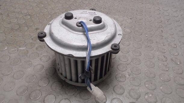 Foto: GEBLÄSEMOTOR eines Nissan Micra LX
