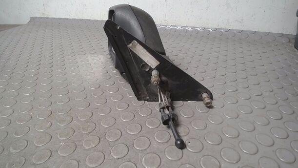 Foto: AUSSENSPIEGEL MECHANISCH VERSTELLBAR LINKS eines Renault R 21 GTS