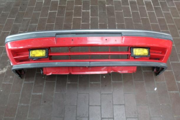 Foto: STOßFÄNGER / STOßSTANGE VORNE eines Renault R 21 GTS