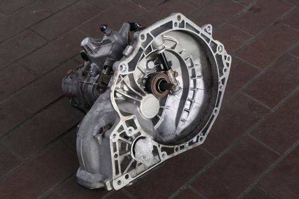 Foto: SCHALTGETRIEBE 5-GANG 20000km eines Opel Corsa Webcar
