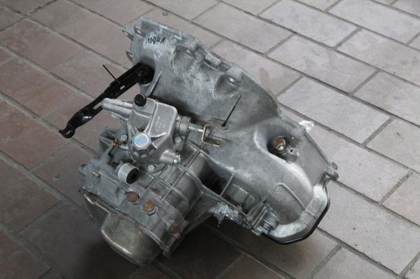 Foto: SCHALTGETRIEBE 5-GANG 20000km eines Opel Corsa Webcar
