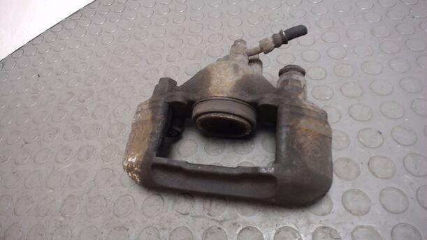 Foto: BREMSSATTEL VORN LINKS eines Mazda 121 16V Canvas Top GLX