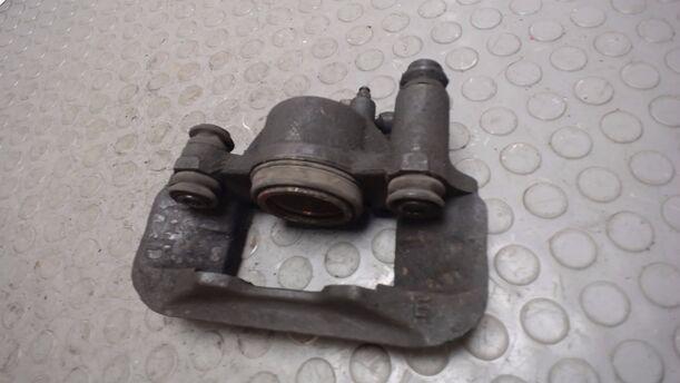 Foto: BREMSSATTEL VORN RECHTS eines Mazda 121 16V Canvas Top GLX