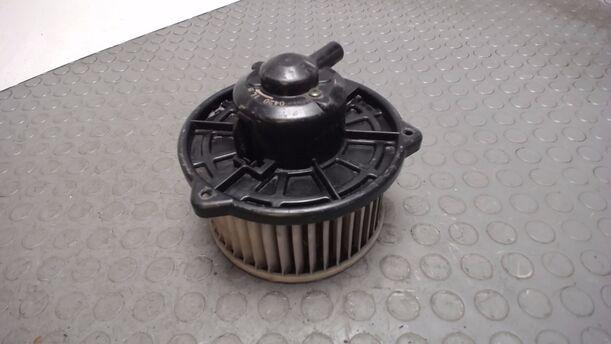 Foto: GEBLÄSEMOTOR eines Mazda 121 16V Canvas Top GLX