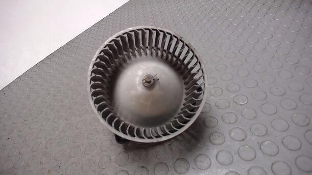 Foto: GEBLÄSEMOTOR eines Mazda 121 16V Canvas Top GLX