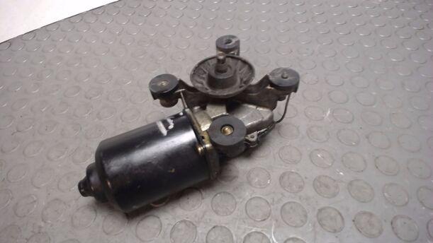 Foto: SCHEIBENWISCHERMOTOR VORN eines Mazda 121 16V Canvas Top GLX
