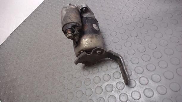 Foto: ANLASSER / STARTER eines Mazda 121 16V Canvas Top GLX