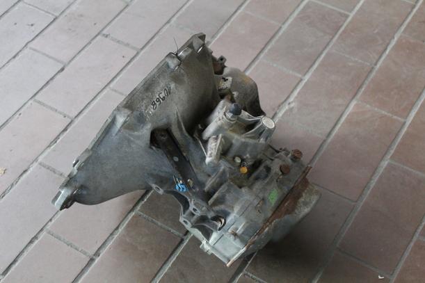 Foto: SCHALTGETRIEBE 5-GANG eines Opel Corsa Webcar