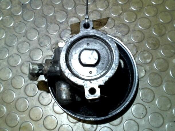 Foto: LENKGETRIEBEPUMPE eines Ford Escort Turnier CL