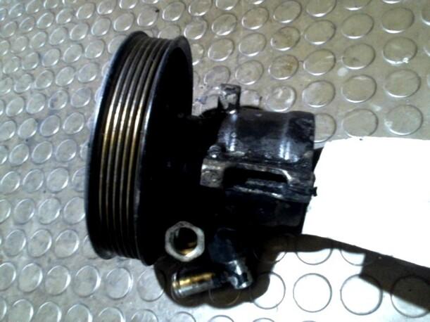 Foto: LENKGETRIEBEPUMPE eines Ford Escort Turnier CL