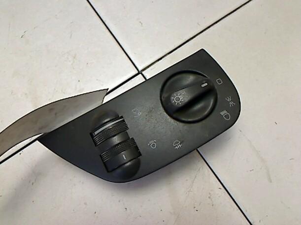 Foto: LICHTSCHALTER eines Seat Arosa 1.0 MPI