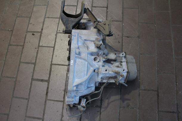 Foto: SCHALTGETRIEBE 5-GANG eines Mazda 626 1.9i LX
