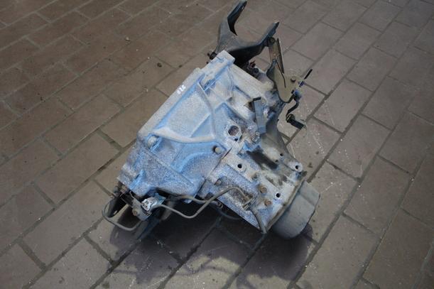 Foto: SCHALTGETRIEBE 5-GANG eines Mazda 626 1.9i LX
