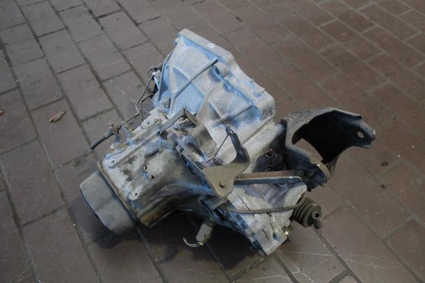 Foto: SCHALTGETRIEBE 5-GANG eines Mazda 626 1.9i LX