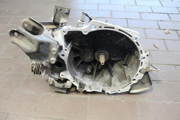 Foto: SCHALTGETRIEBE 5-GANG eines Mazda 626 1.9i LX