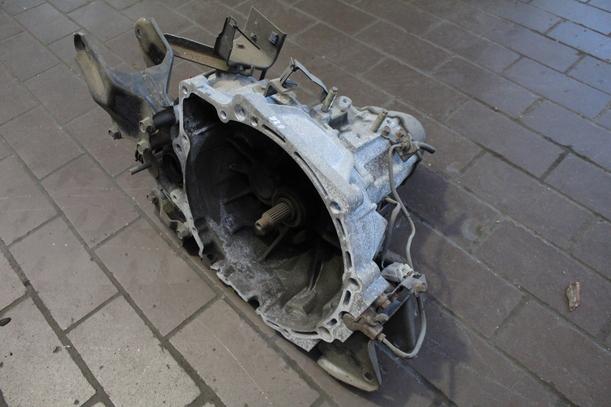 Foto: SCHALTGETRIEBE 5-GANG eines Mazda 626 1.9i LX