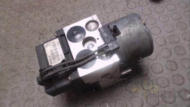 Foto: ABS-BREMSAGGREGAT eines Alfa Romeo 145 Quadrifoglio
