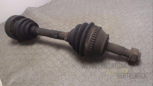 Foto: ANTRIEBSWELLE LINKS eines Alfa Romeo 145 Quadrifoglio