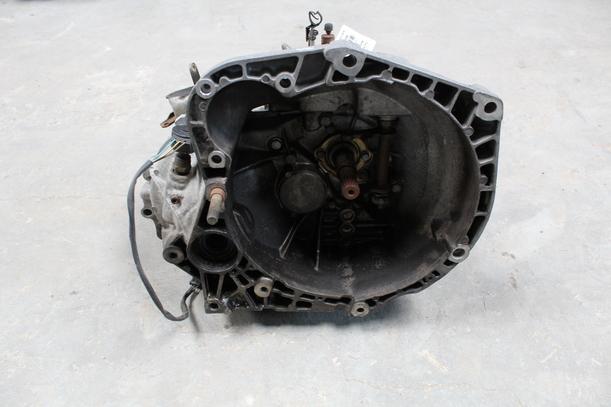 Foto: SCHALTGETRIEBE 5-GANG FRONTANTRIEB eines Alfa Romeo 145 Quadrifoglio
