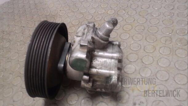 Foto: LENKGETRIEBEPUMPE eines Alfa Romeo 145 Quadrifoglio
